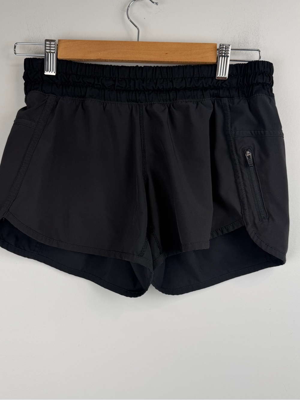 Lululemon Women’s Tracker Elastic Waist Black Athletic Running Yoga Shorts Sz 6